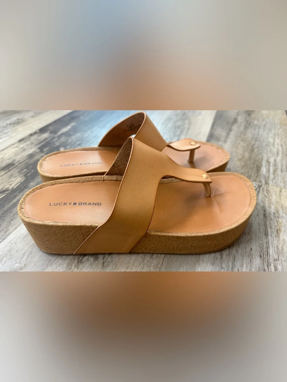 Lucky Lizabi Light Brown Leather Toe-Post Sandals